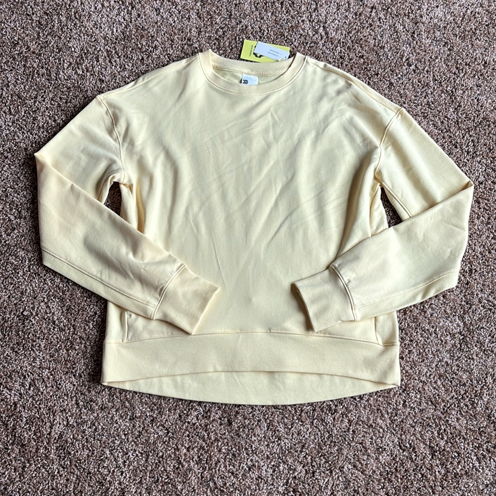 All in Motion Light Yellow Crewneck Pullover Sweatshirt Ribbed Cuffs Thumbholes